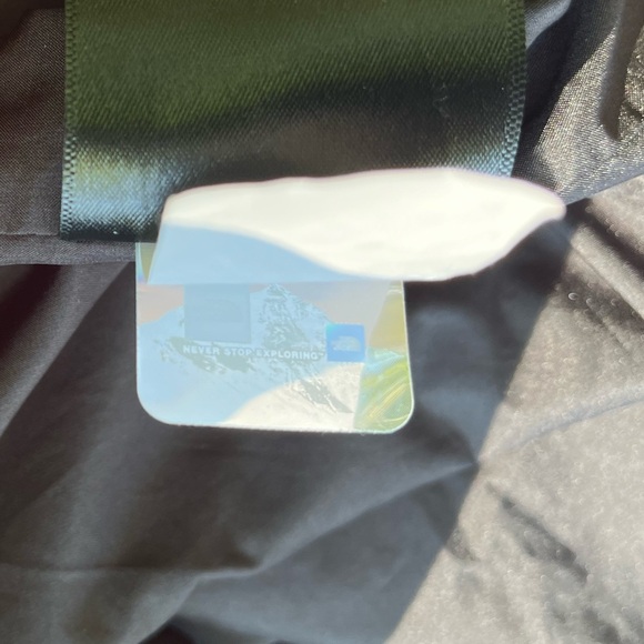 The Northface Men's Sz M 2024 Shell Jacket in Black Medium - Picture 11 of 11